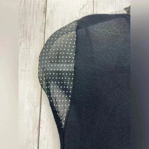 H&M Blouse Black and White pattern size 10 Lightweight - Picture 8 of 11